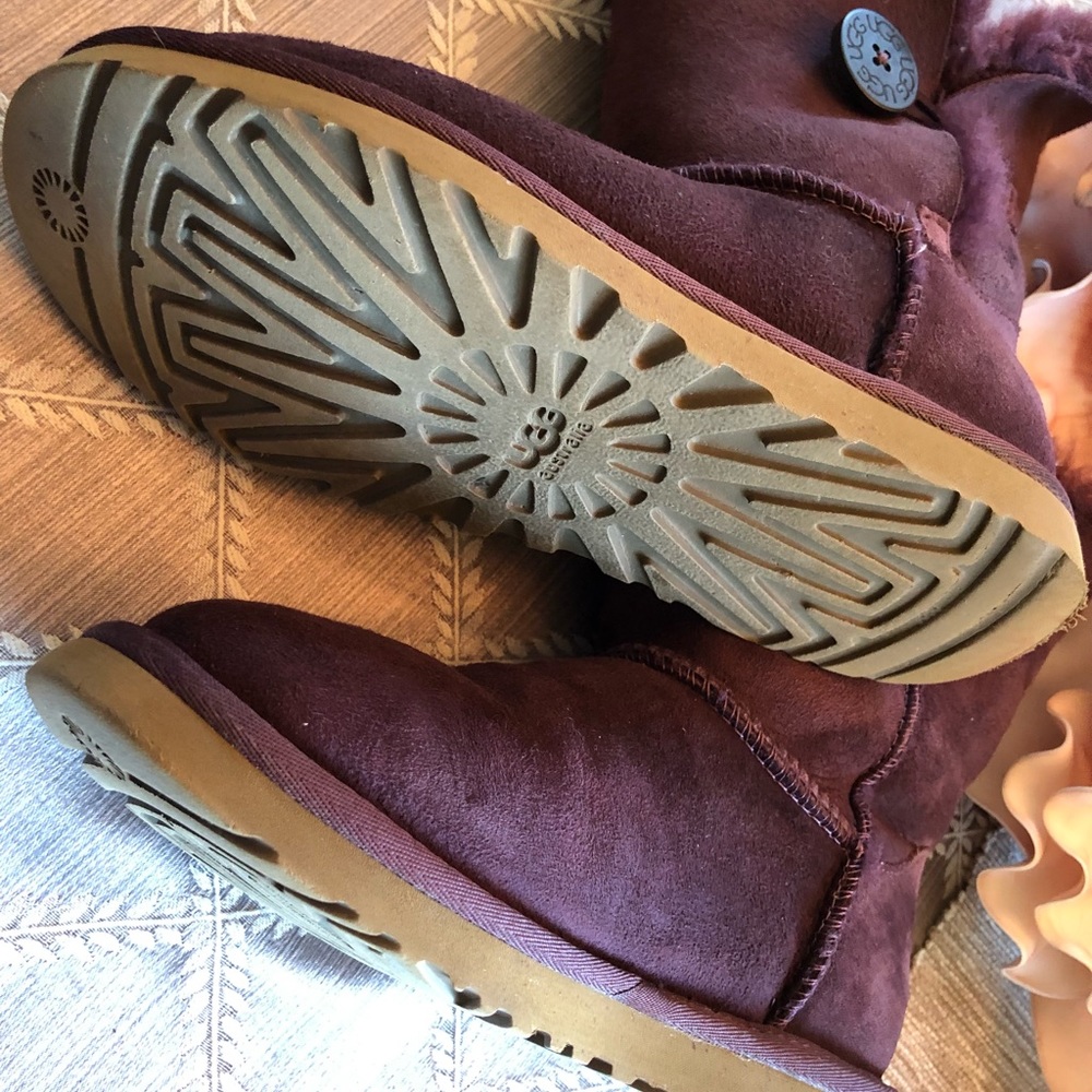 Uggs - Women’s Sz 6 - Aubergine - Picture 3 of 8